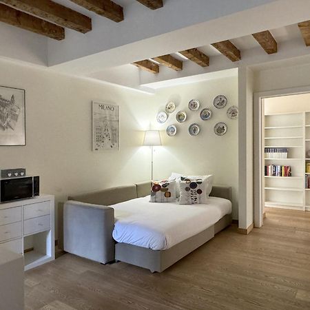 Апартаменты Joivy Cosy Ticinese Retreat 1-Bed Flat Near The Duomo Милан Экстерьер фото