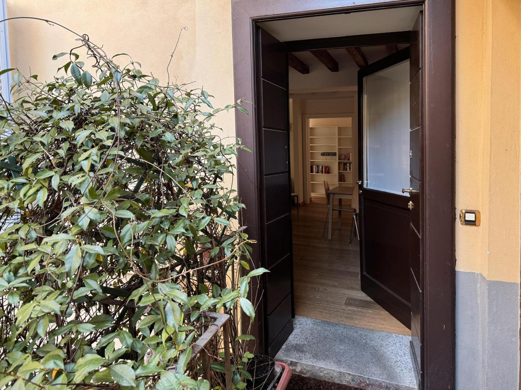 Апартаменты Joivy Cosy Ticinese Retreat 1-Bed Flat Near The Duomo Милан Экстерьер фото